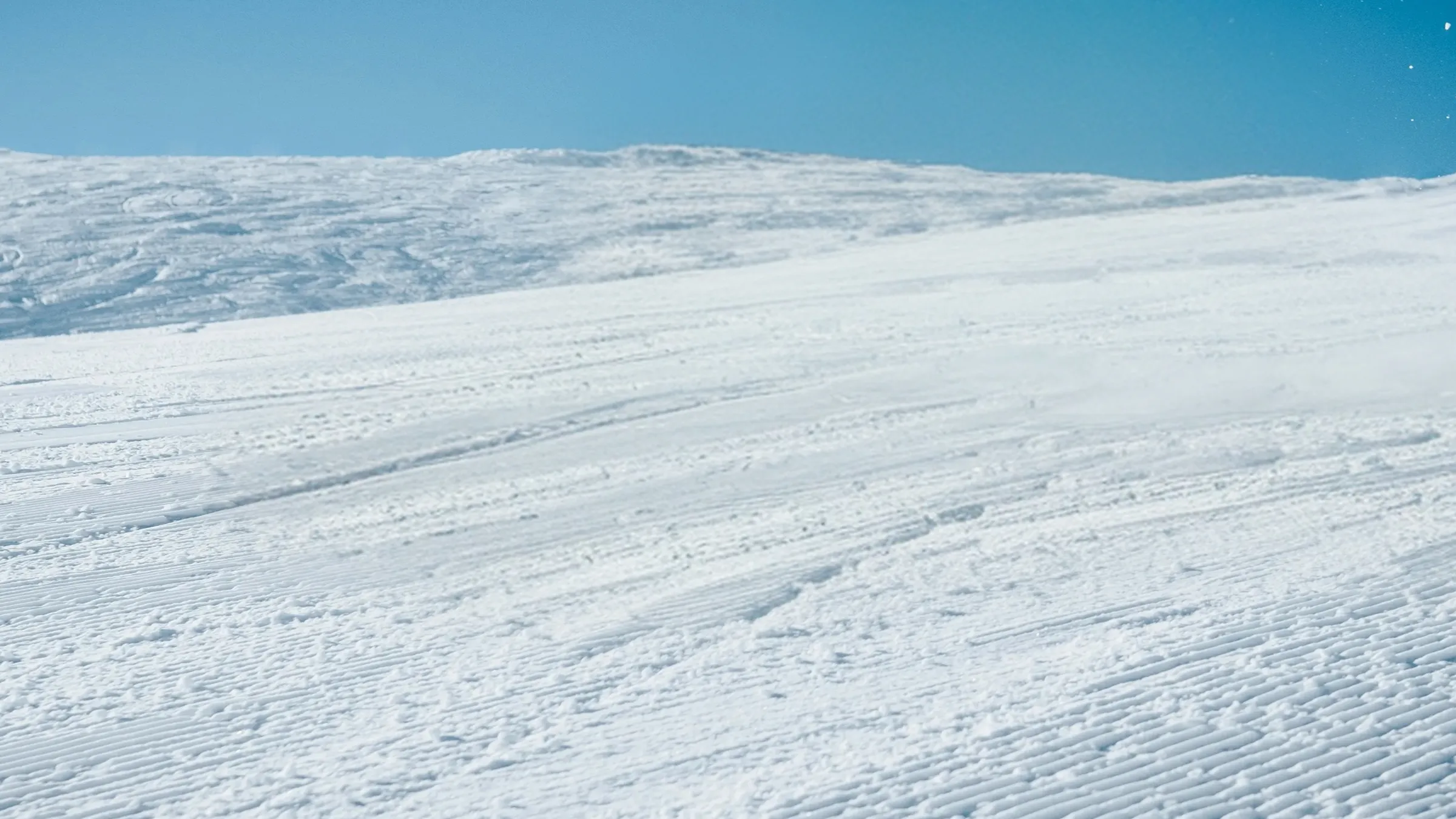 A man skiing down the side of a snow-filled mountain