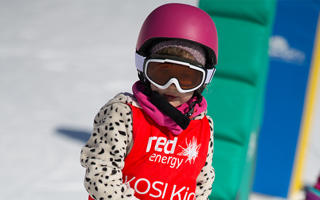 Kids learning to ski
